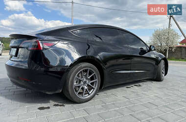 Седан Tesla Model 3 2023 в 