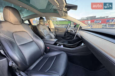 Седан Tesla Model 3 2019 в 
