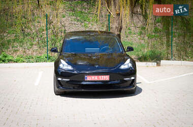 Седан Tesla Model 3 2021 в 