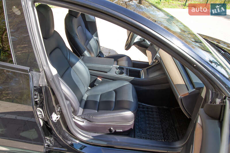 Седан Tesla Model 3 2021 в Тернополе
