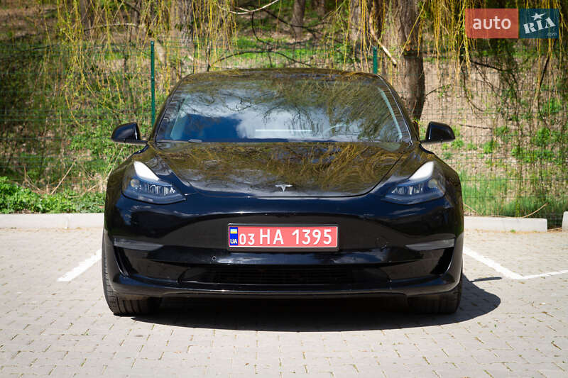 Седан Tesla Model 3 2021 в Тернополе