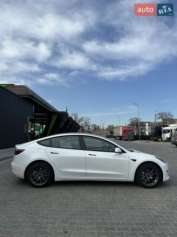 Седан Tesla Model 3 2022 в Одесі