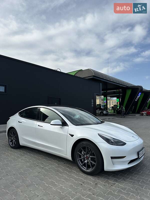 Седан Tesla Model 3 2022 в Одесі