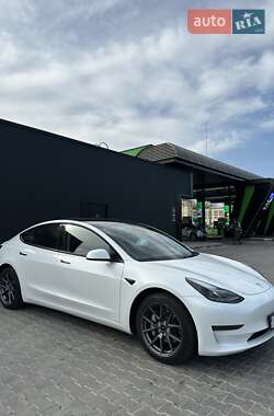 Седан Tesla Model 3 2022 в 
