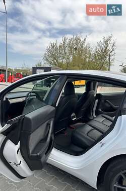 Седан Tesla Model 3 2022 в 