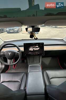 Седан Tesla Model 3 2022 в 