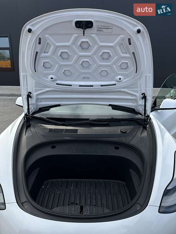 Седан Tesla Model 3 2022 в Одесі