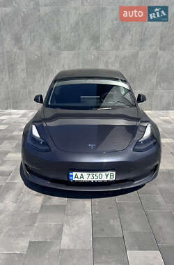 Седан Tesla Model 3 2022 в 