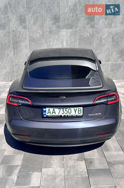 Седан Tesla Model 3 2022 в 