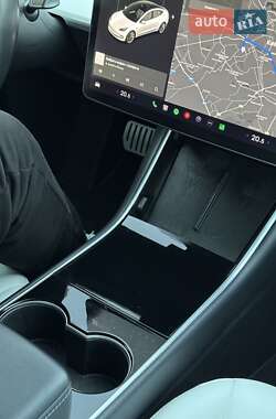 Седан Tesla Model 3 2018 в 