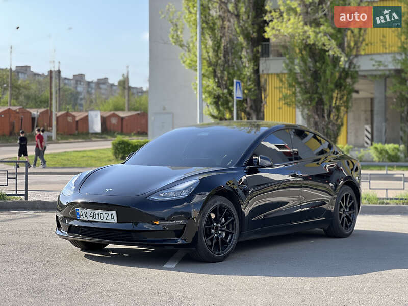 Седан Tesla Model 3 2019 в Киеве