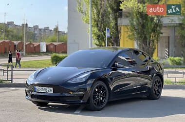 Седан Tesla Model 3 2019 в 