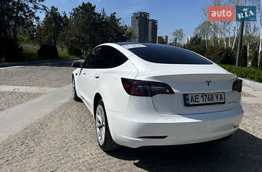 Седан Tesla Model 3 2022 в 