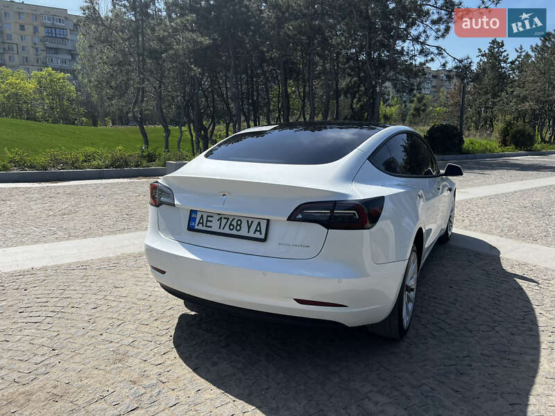 Седан Tesla Model 3 2022 в Дніпрі