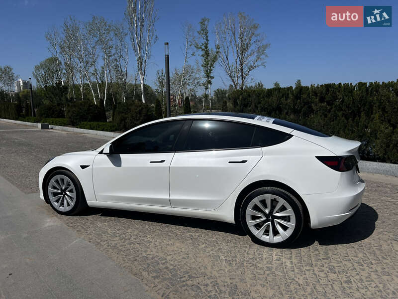 Седан Tesla Model 3 2022 в Дніпрі