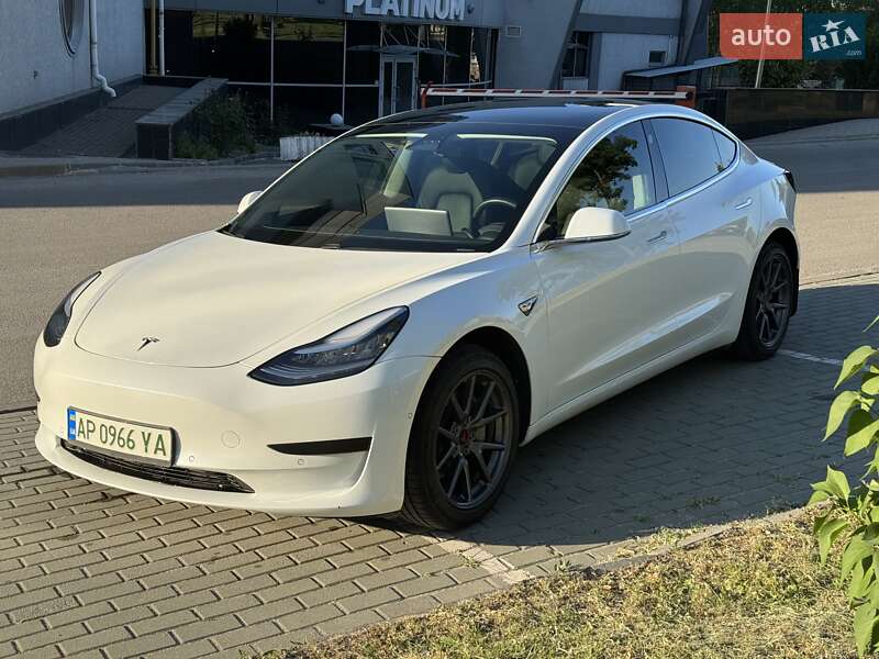 Седан Tesla Model 3 2019 в 
