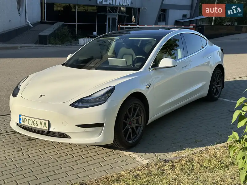 Седан Tesla Model 3 2019 в 