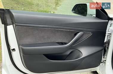 Седан Tesla Model 3 2019 в 