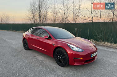 Седан Tesla Model 3 2021 в 