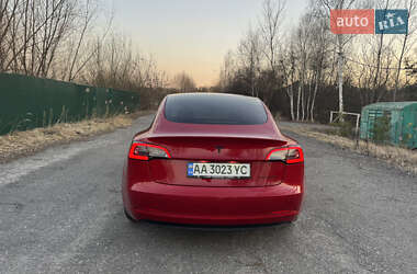 Седан Tesla Model 3 2021 в 