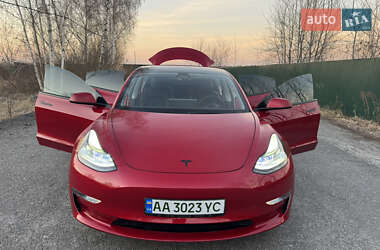 Седан Tesla Model 3 2021 в 