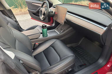 Седан Tesla Model 3 2021 в 