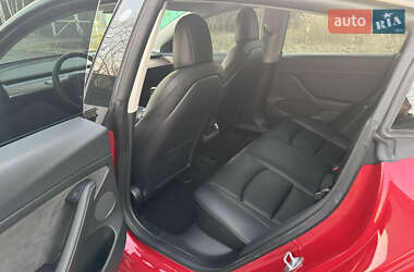 Седан Tesla Model 3 2021 в 