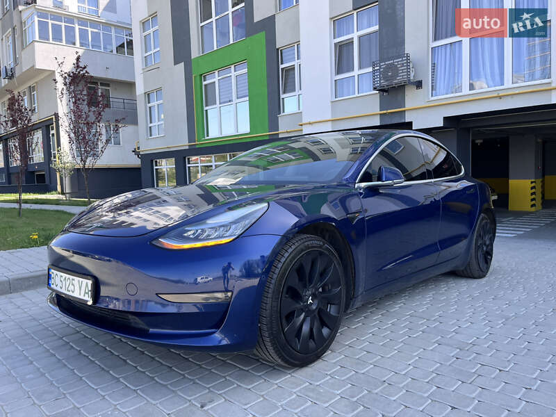 Седан Tesla Model 3 2019 в Львове