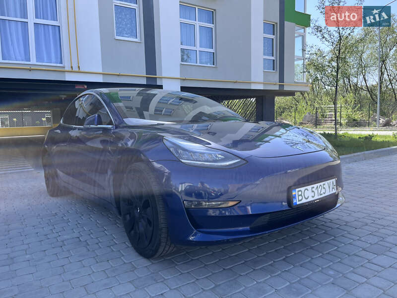Седан Tesla Model 3 2019 в Львове