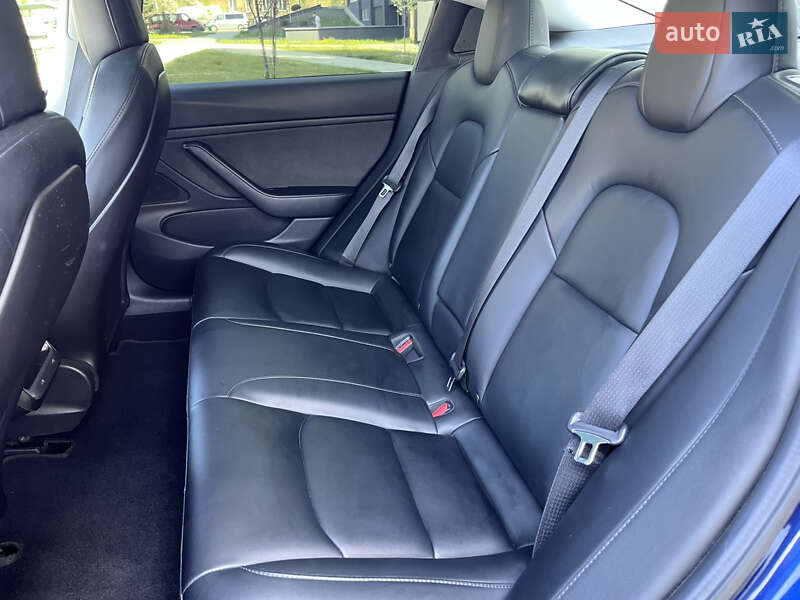 Седан Tesla Model 3 2019 в Львове