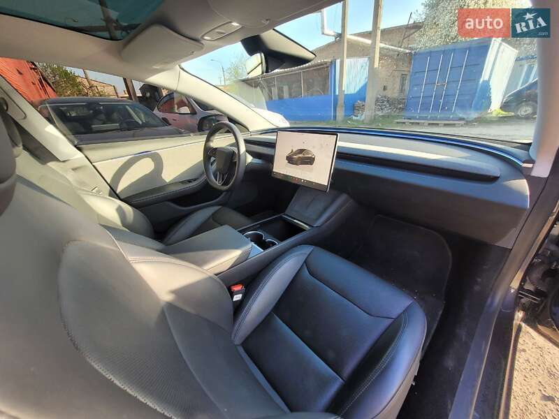 Седан Tesla Model 3 2024 в Киеве