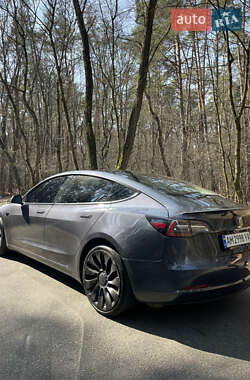 Седан Tesla Model 3 2022 в 