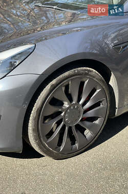 Седан Tesla Model 3 2022 в 