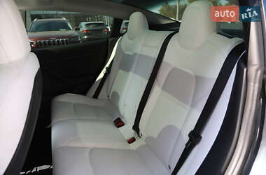 Седан Tesla Model 3 2021 в 