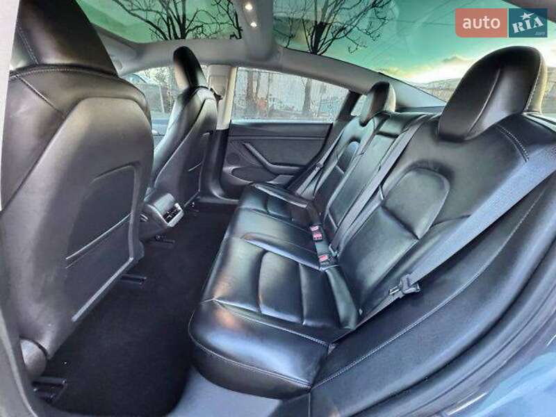 Седан Tesla Model 3 2020 в Вінниці