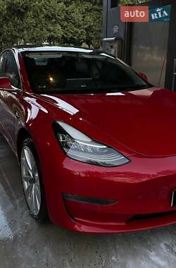 Седан Tesla Model 3 2019 в Ужгороде
