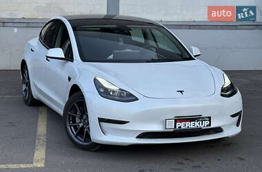 Седан Tesla Model 3 2023 в 