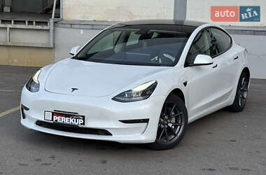 Седан Tesla Model 3 2023 в 