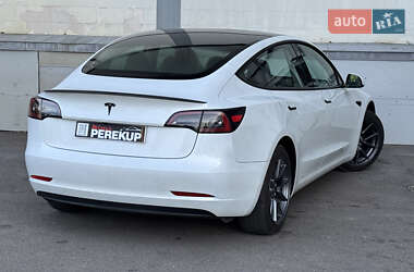 Седан Tesla Model 3 2023 в 