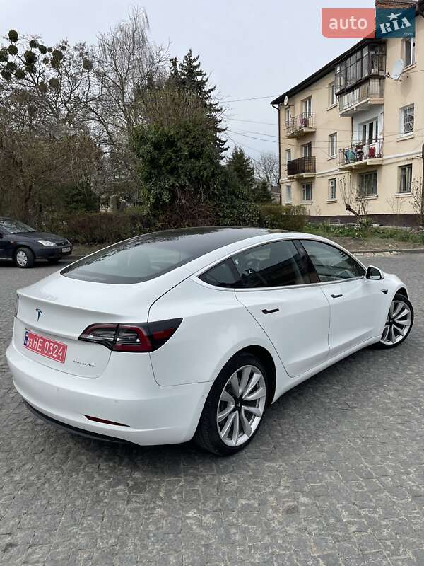 Седан Tesla Model 3 2020 в Луцке