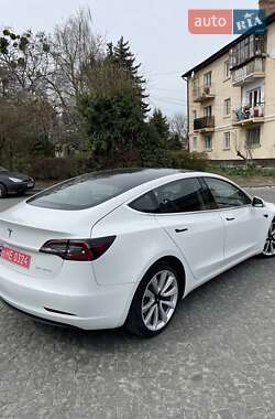 Седан Tesla Model 3 2020 в 
