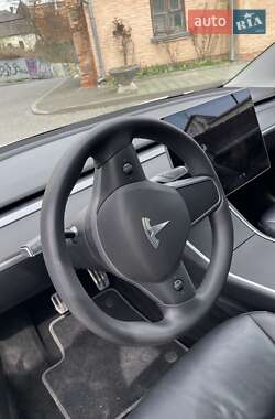 Седан Tesla Model 3 2020 в 