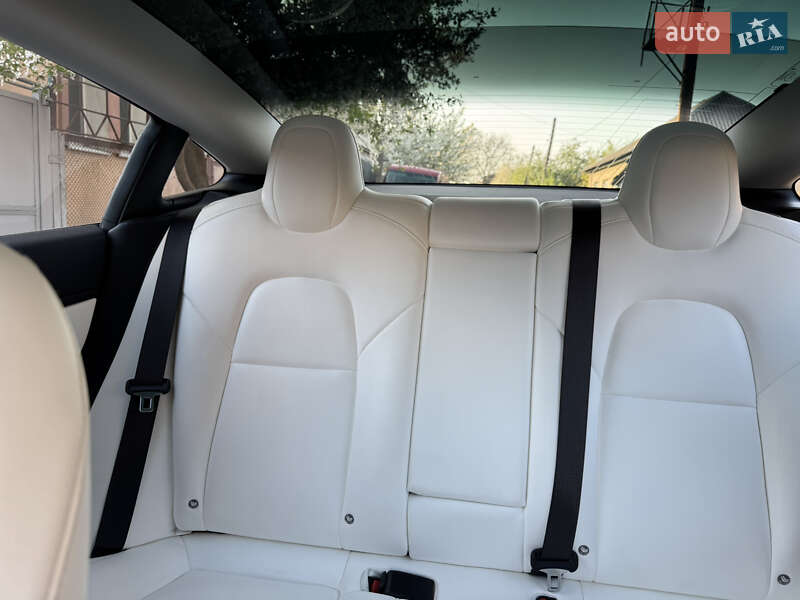 Седан Tesla Model 3 2018 в Черкассах