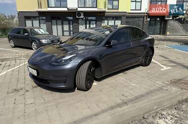 Седан Tesla Model 3 2022 в 