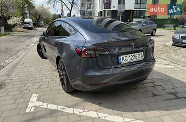 Седан Tesla Model 3 2022 в 