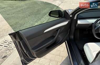 Седан Tesla Model 3 2022 в 