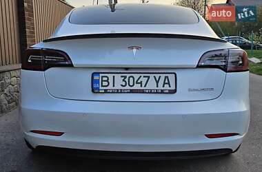 Седан Tesla Model 3 2022 в 