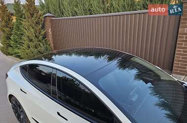 Седан Tesla Model 3 2022 в 