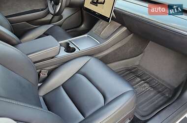 Седан Tesla Model 3 2022 в 