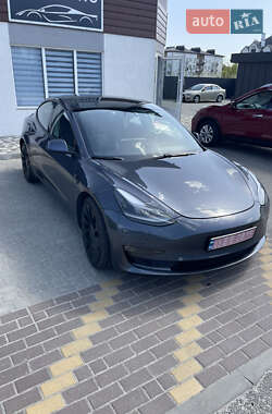 Седан Tesla Model 3 2021 в 